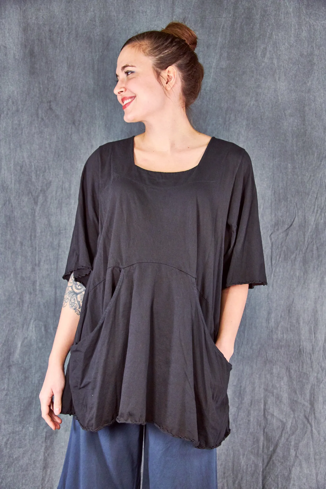 1241 Be Here Now Tunic Black -U