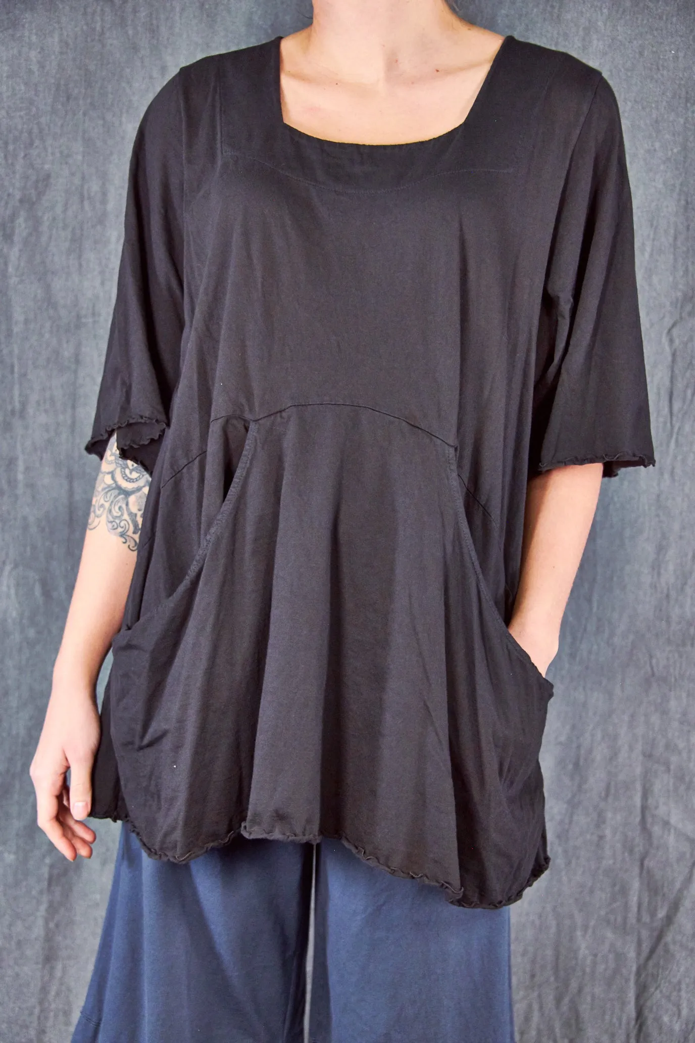 1241 Be Here Now Tunic Black -U