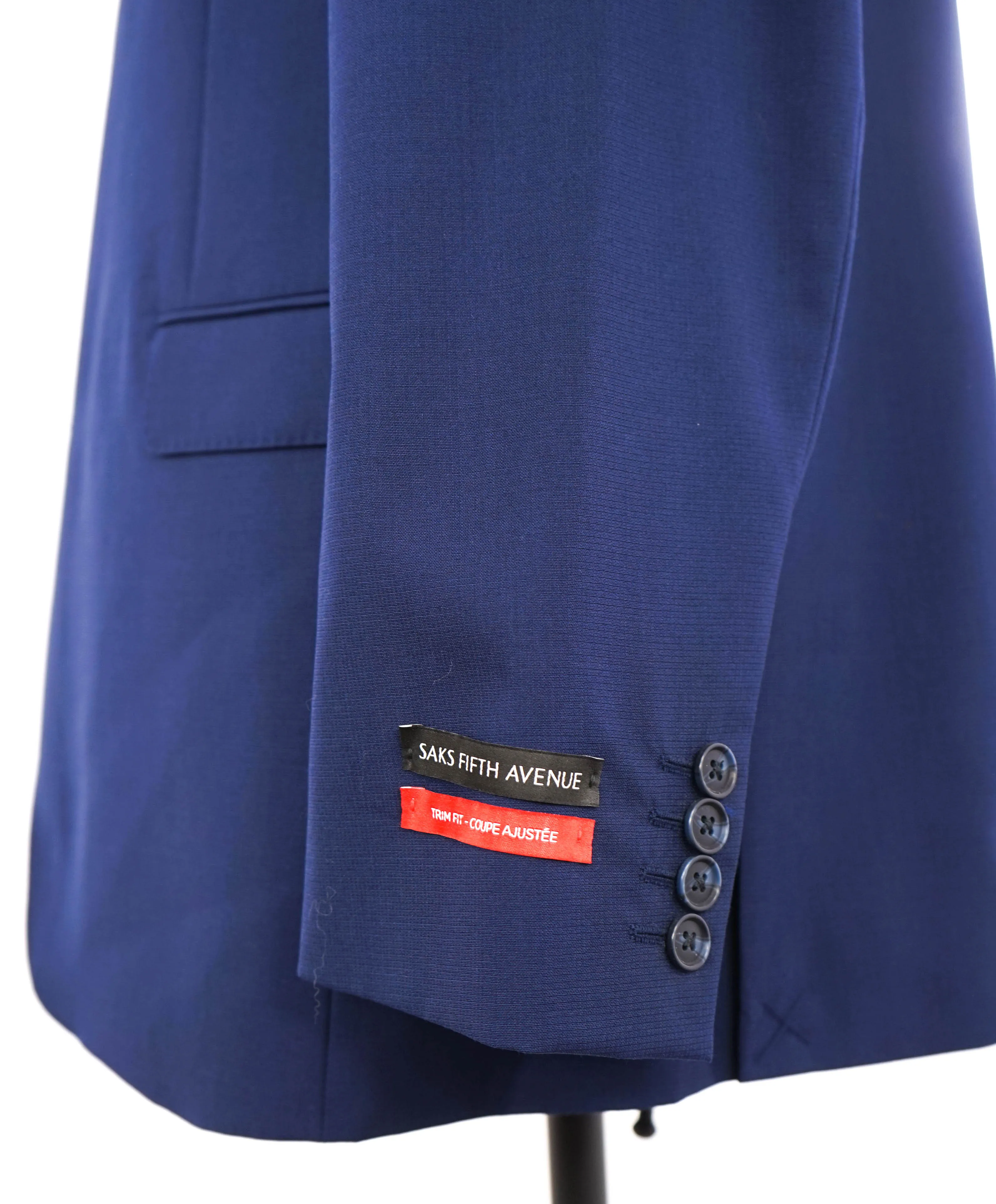 $1,298 SAKS FIFTH AVENUE - RED Trim Fit Mid Blue 2-Btn Suit - 44R 39W