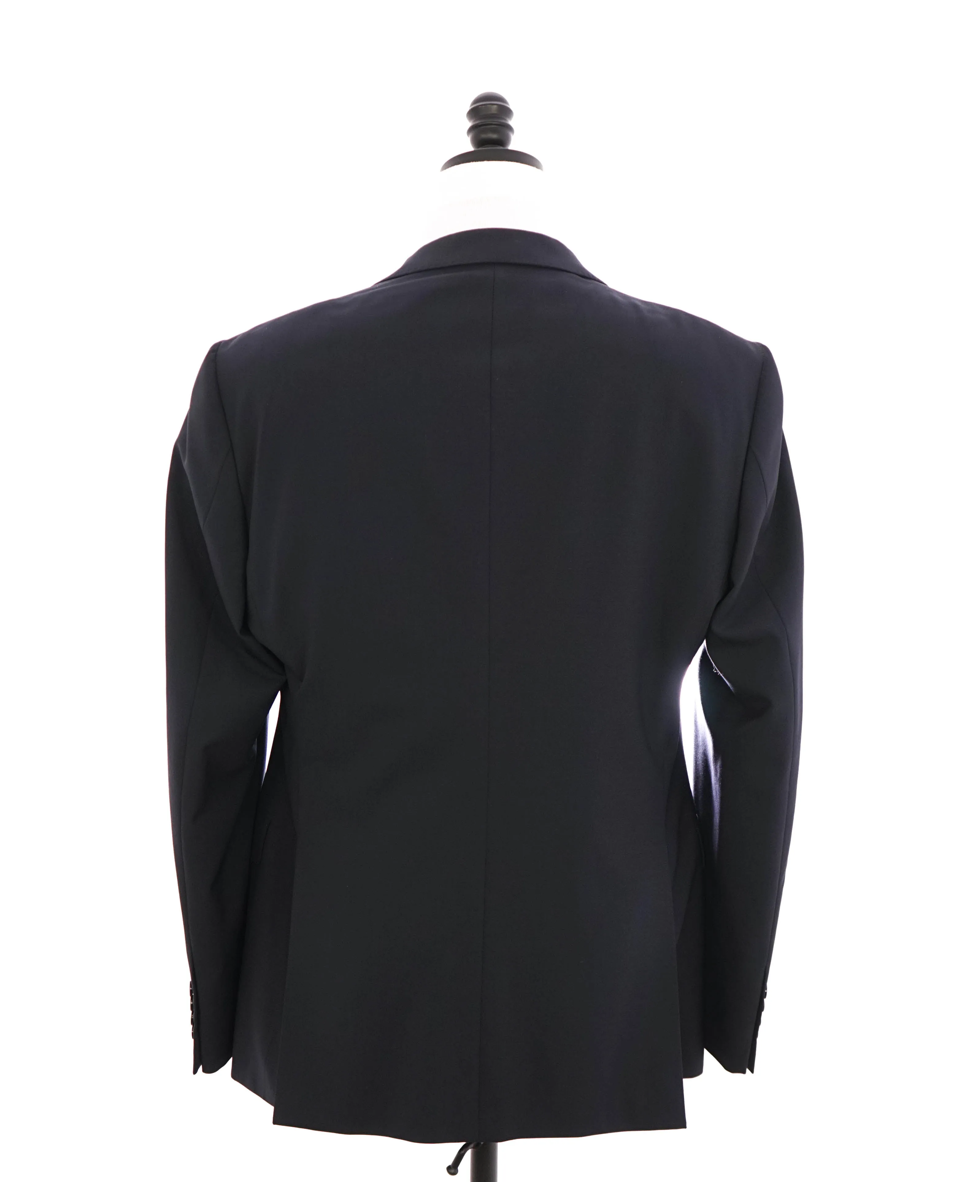 $1,895 ARMANI COLLEZIONI - "M Line" Slim Modern Navy Notch Lapel Suit - 42R