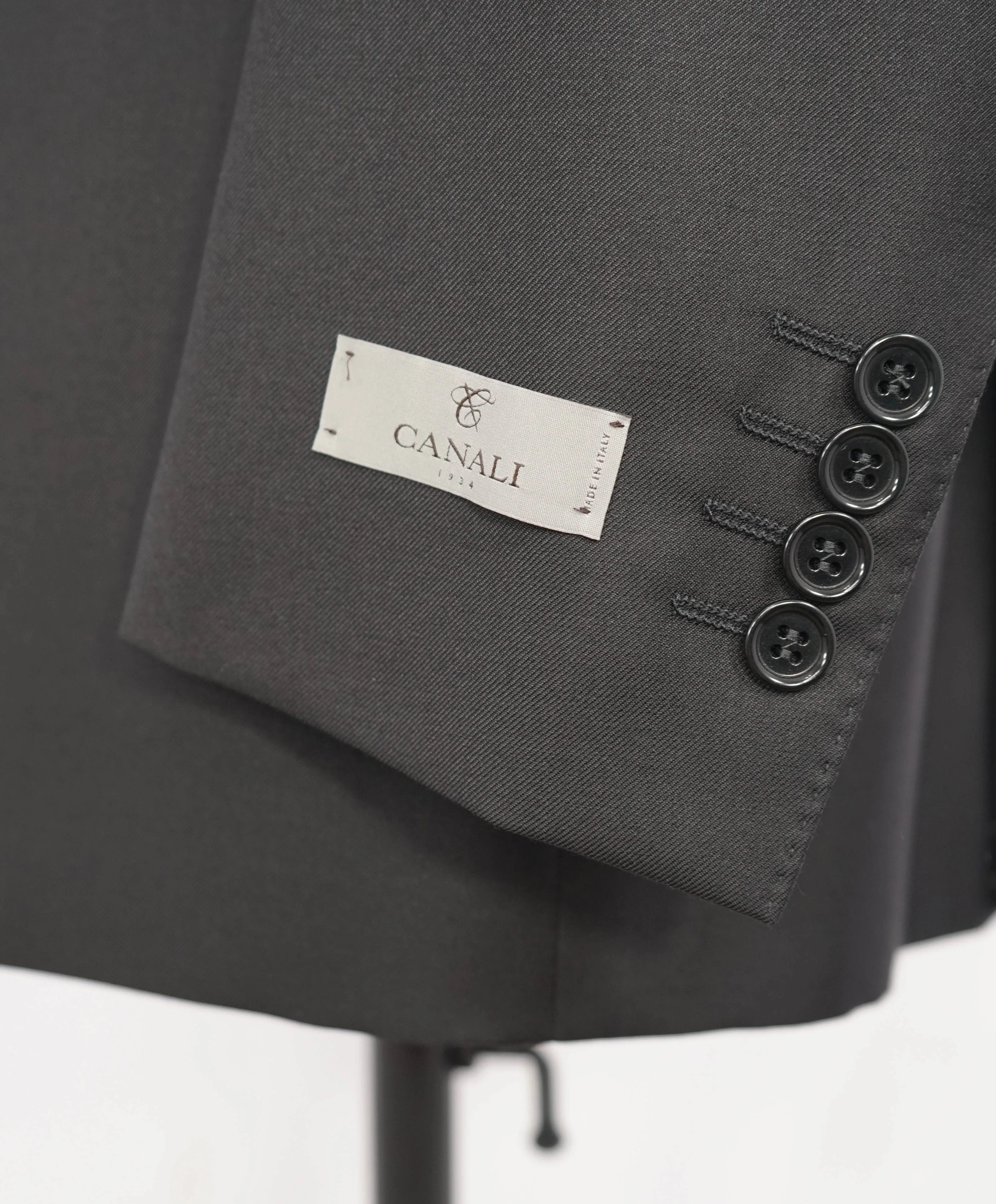 $2,195 CANALI - *CLOSET STAPLE* Black 2-Piece Suit - 42S