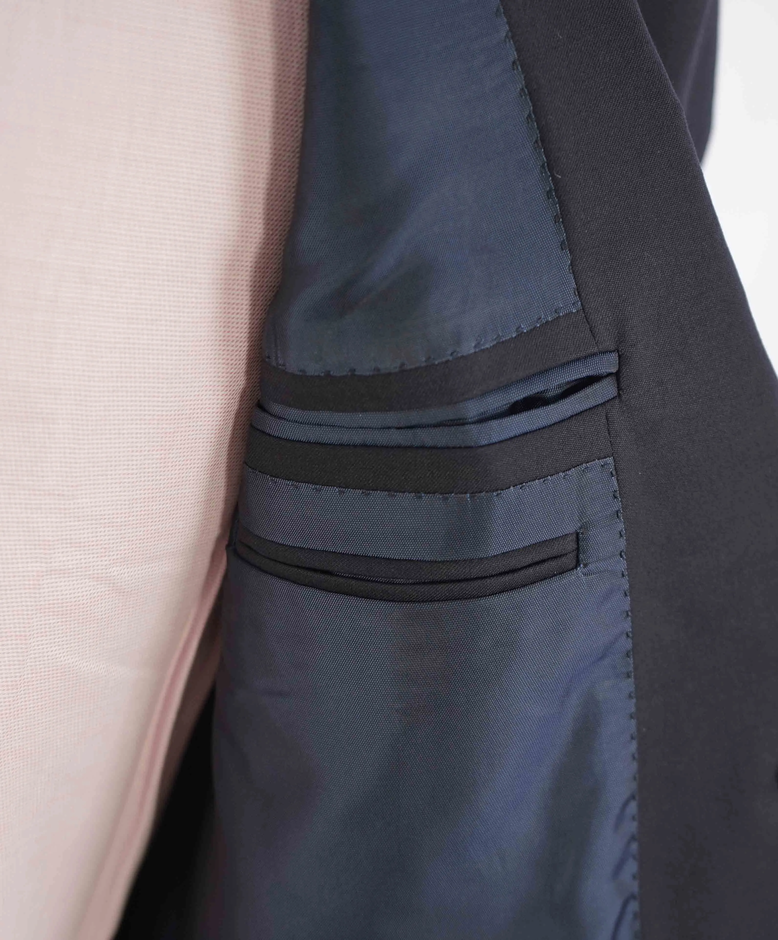 $3,250 ERMENEGILDO ZEGNA - "MICRONSPHERE" *Closet Staple* Navy Suit - 36S