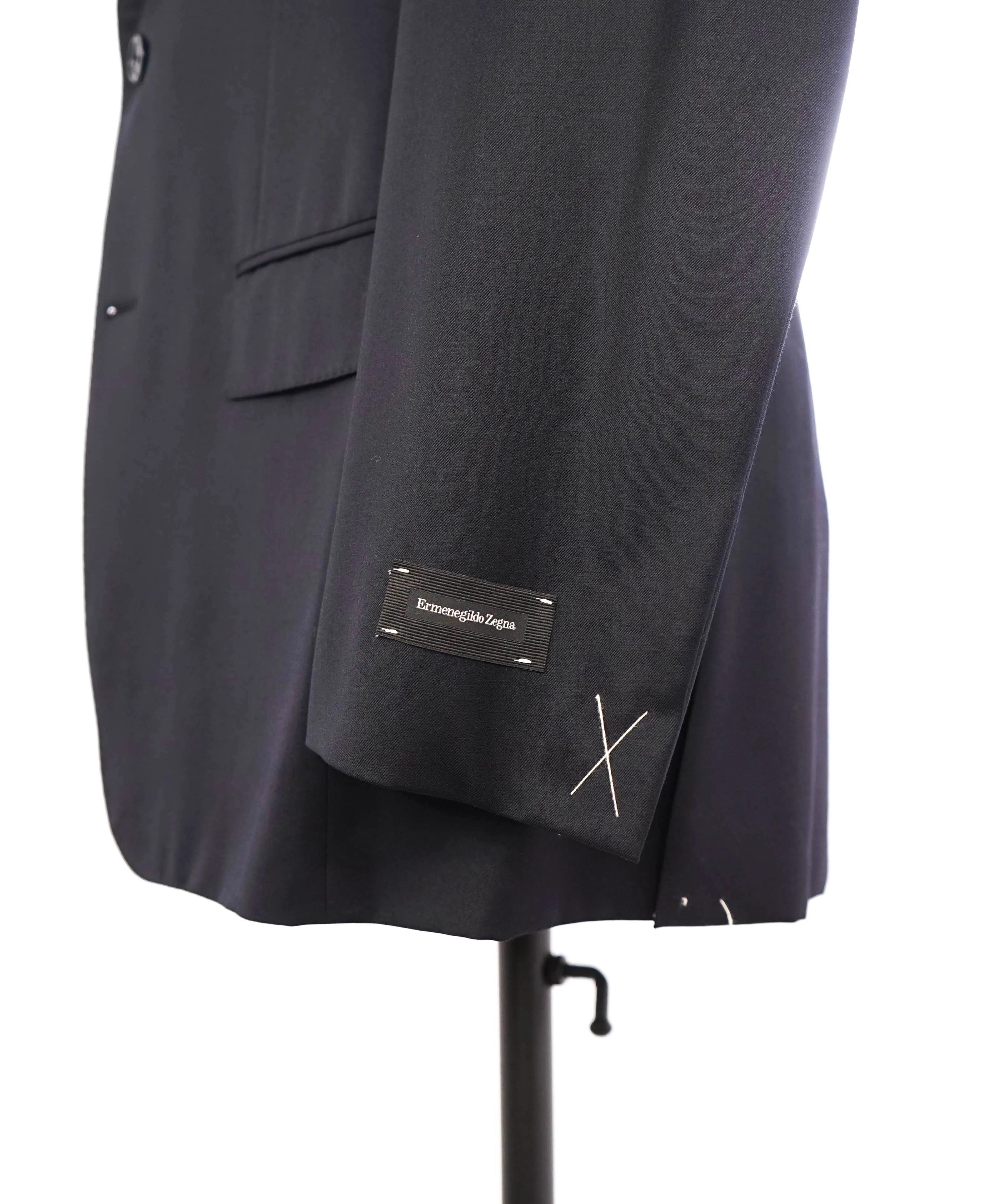 $3,250 ERMENEGILDO ZEGNA - "MULTISEASON" *Closet Staple* Navy Suit - 38R 33W