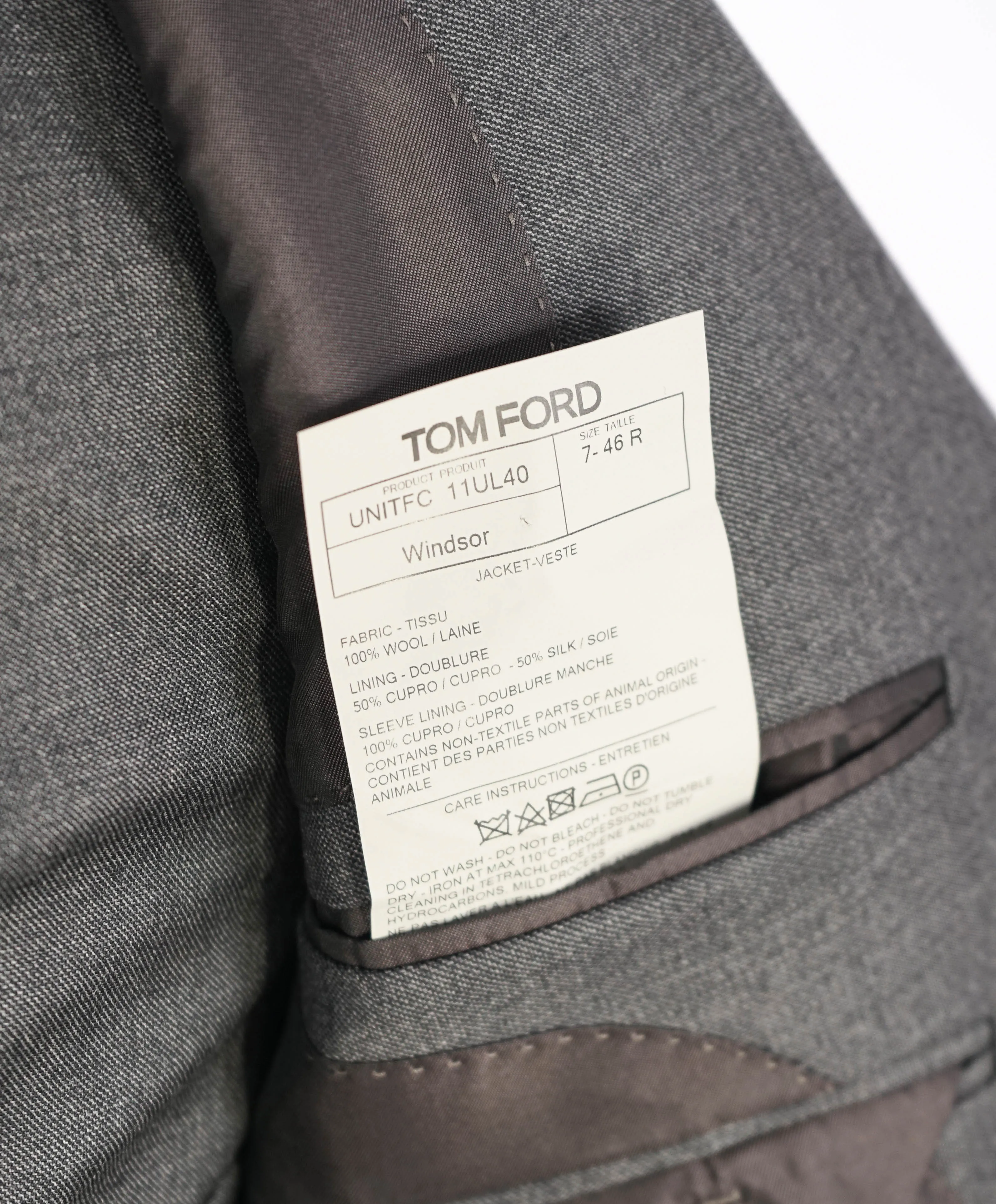 $5,000 TOM FORD - 3-Piece Gray PEAK LAPEL Vested Side Tab Suit - 36S (46EU)