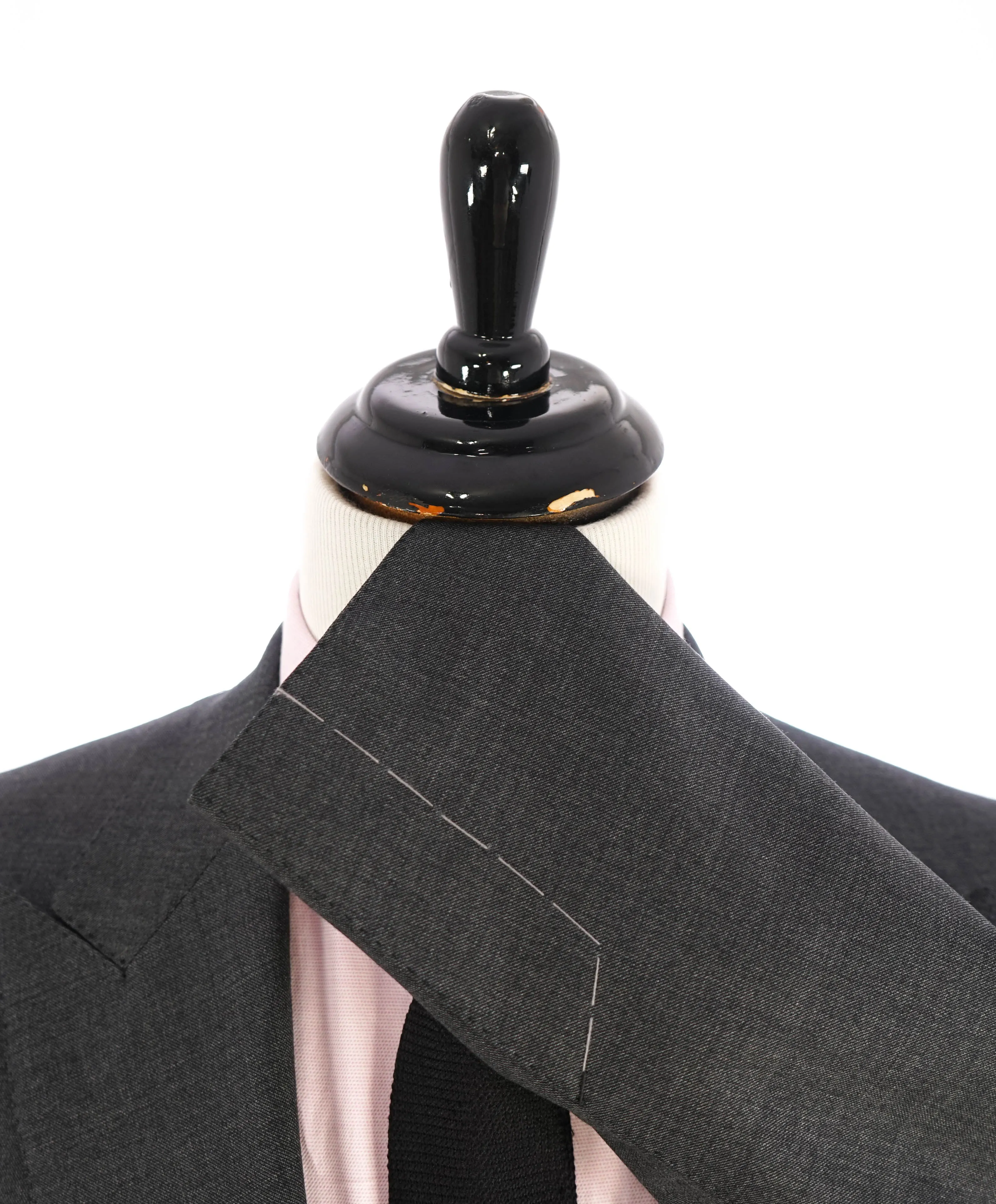 $5,000 TOM FORD - 3-Piece Gray PEAK LAPEL Vested Side Tab Suit - 36S (46EU)