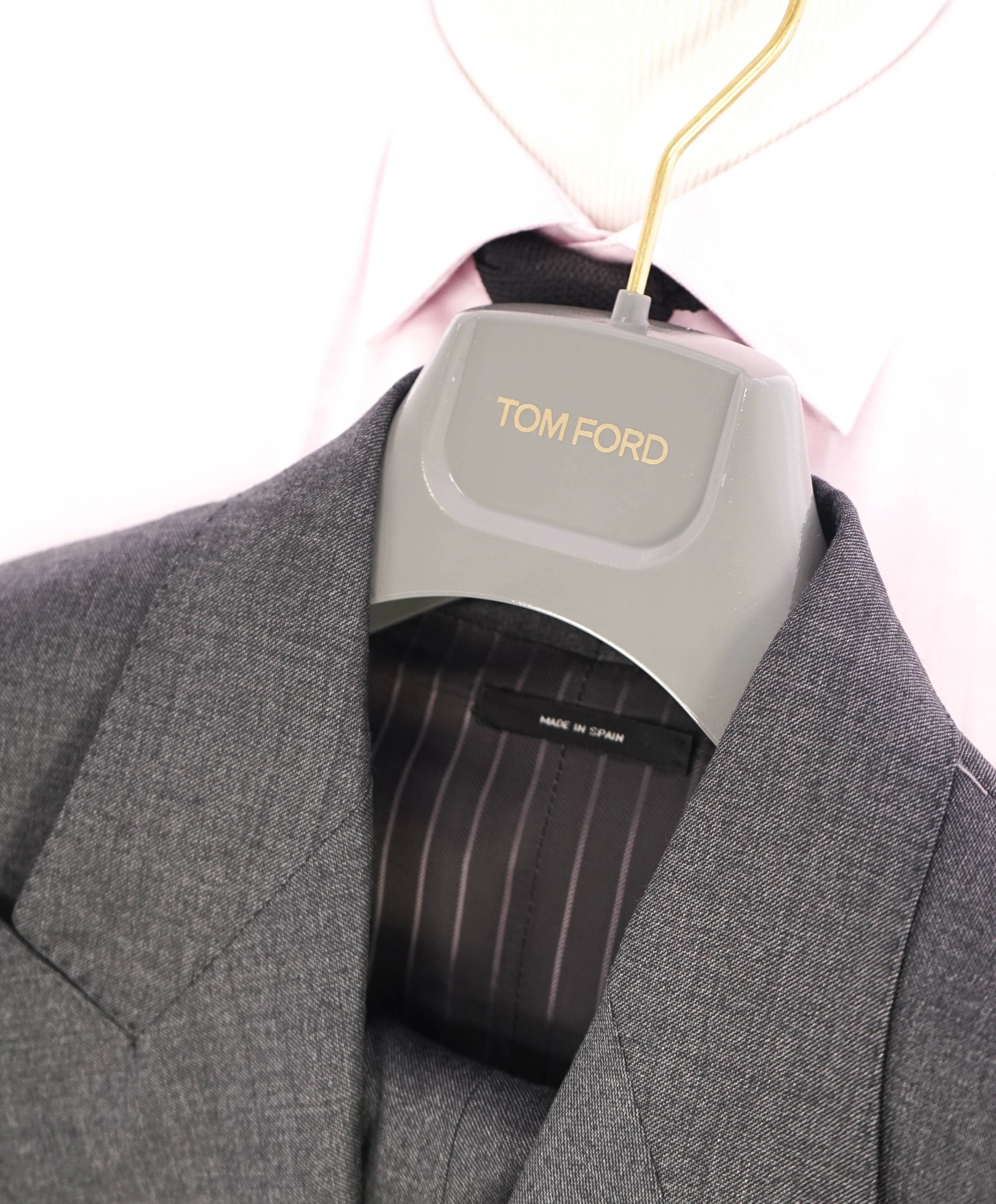 $5,000 TOM FORD - 3-Piece Gray PEAK LAPEL Vested Side Tab Suit - 36S (46EU)