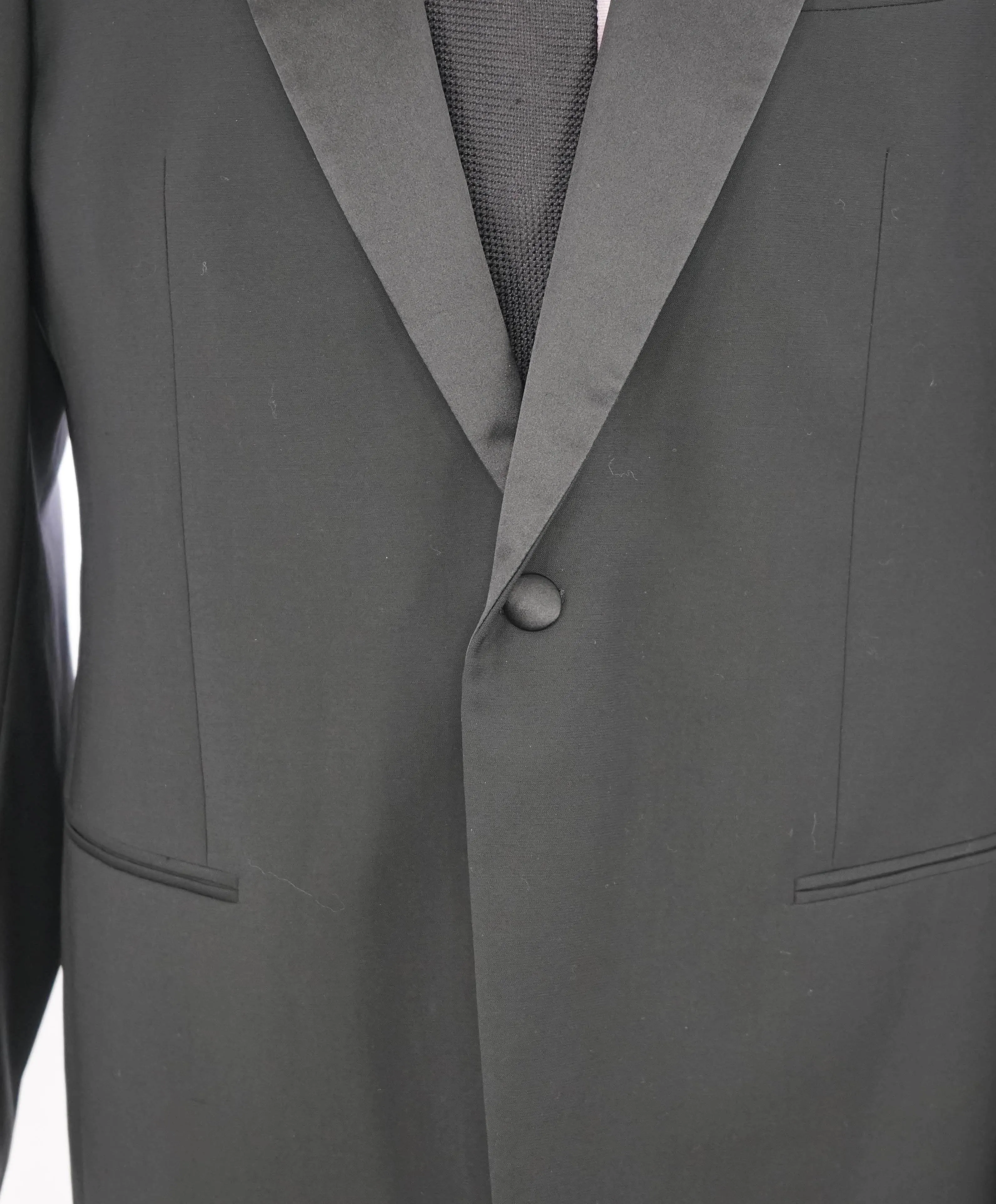 $5,494 GIORGIO ARMANI - "SOHO" Black SILK LINED Peak Lapel Tuxedo - 46R