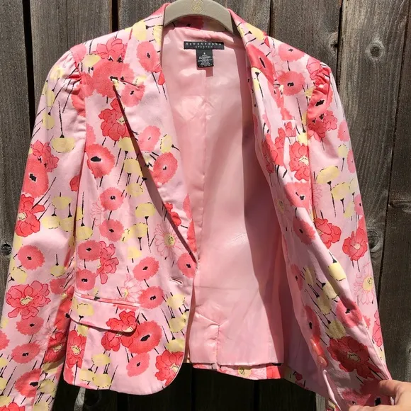 Apostrophe Stretch one button floral blazer size 4