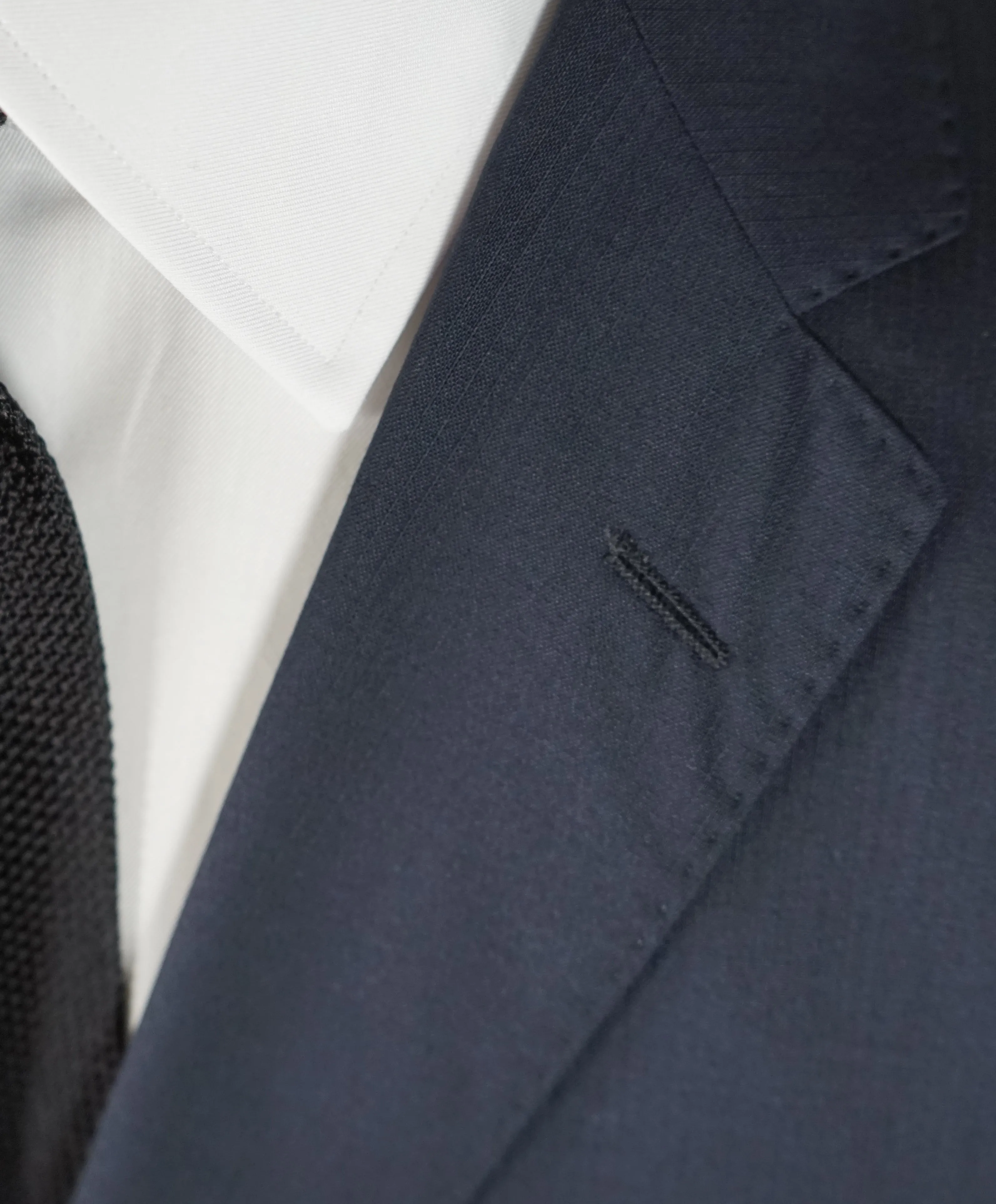 HUGO BOSS - Navy Tonal Stripe ”Travel" Suit W Horn Buttons - 38R