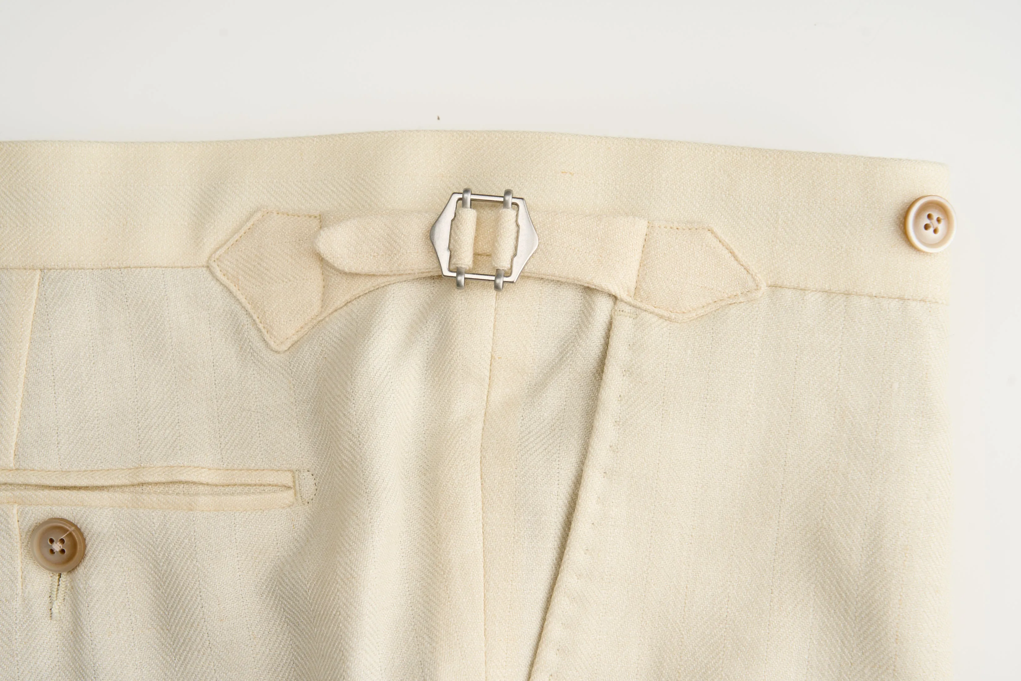 New Suitsupply Havana Jetted Off White Herringbone Wool, Tussah Silk, Linen 3 Piece DB Suit - Size 46R (Final Sale)