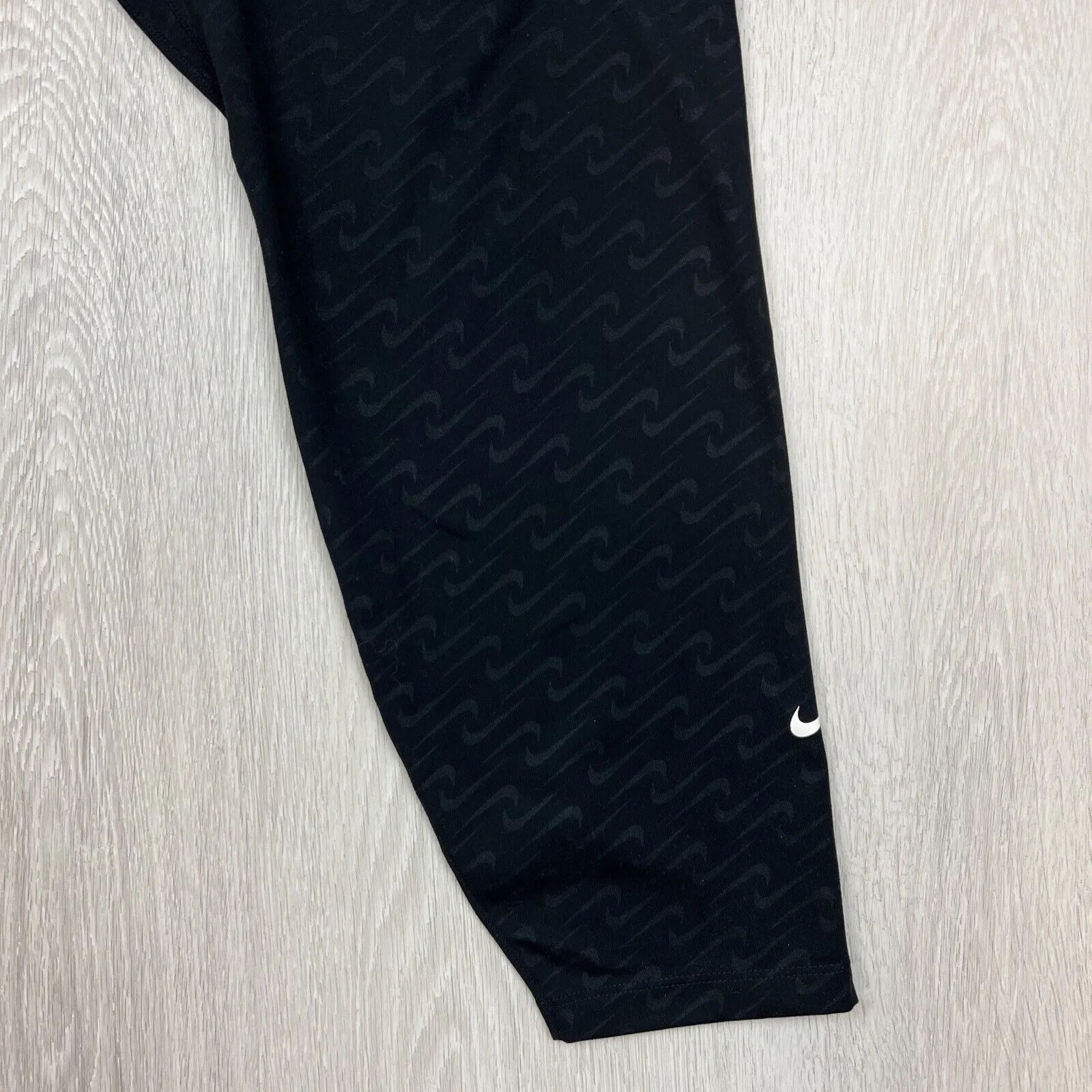 Nike Womens Dri-Fit Cropped Leggings Size 2XL