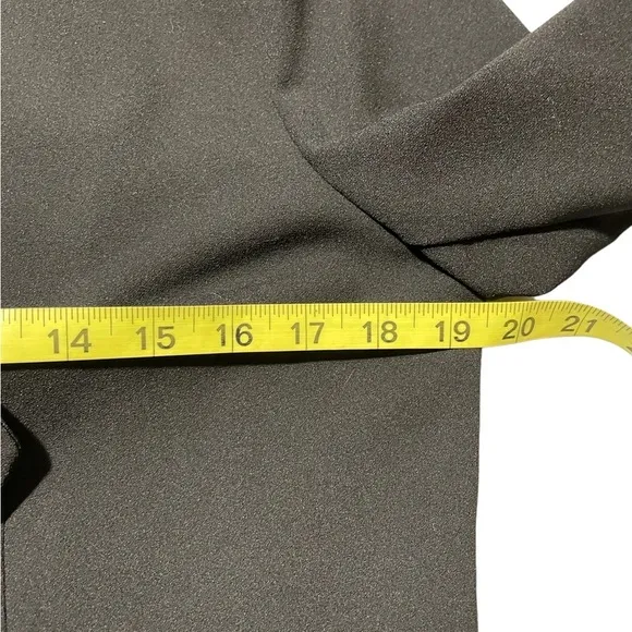Nine West long sleeve black Eyelet lapel fitted stretch open blazer size medium