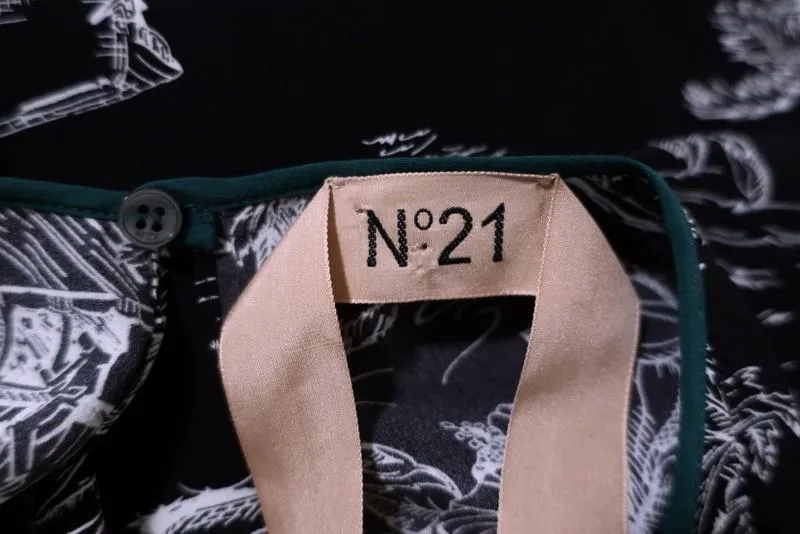 No. 21 Dress Black Island Print Pleated Silk Size 40 Sleeveless Midi