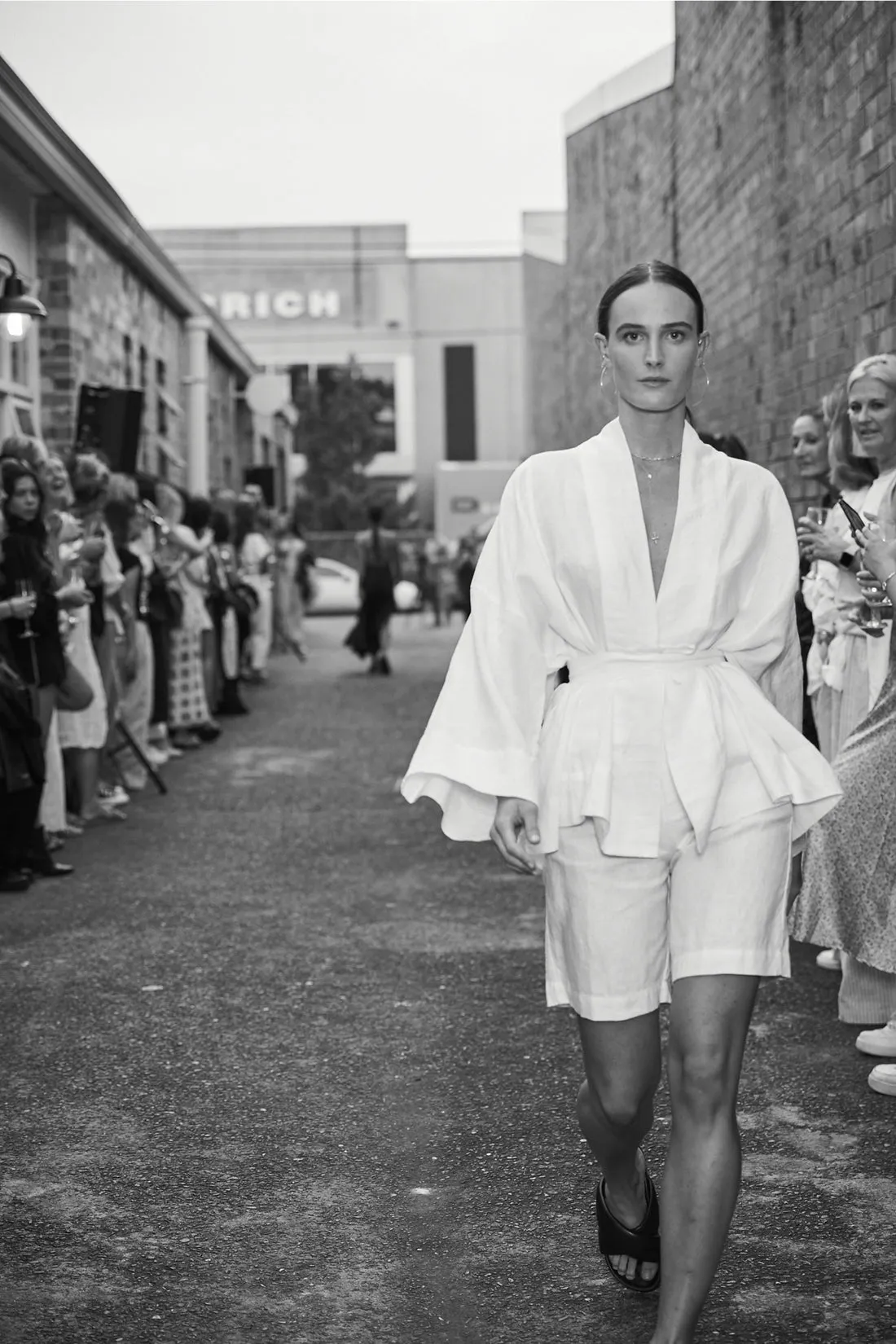 Parker Tailored Linen Short White