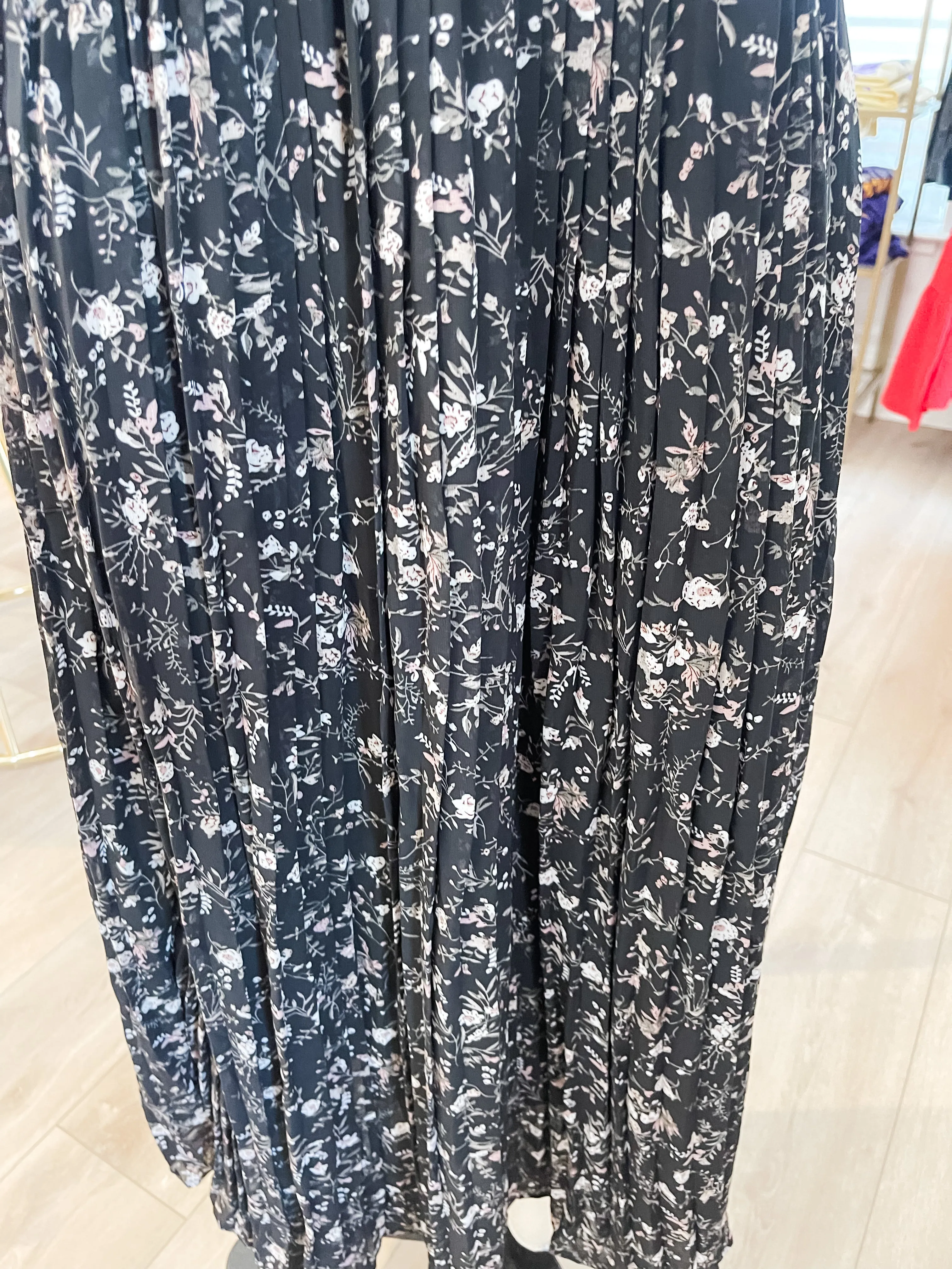 Pleated Floral Midi Dress (PLUS)