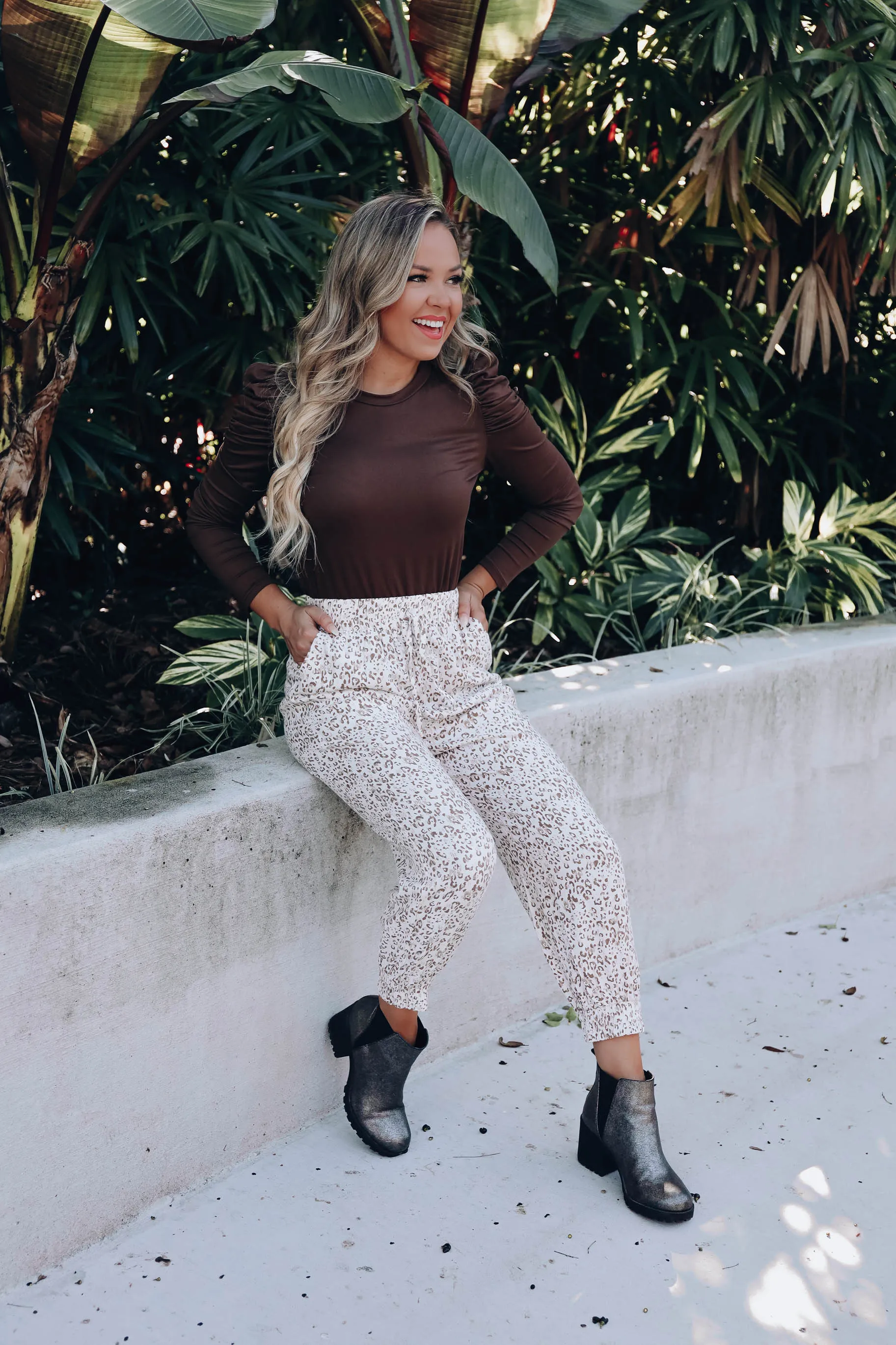 Poised Puff Shoulder Top - Coffee