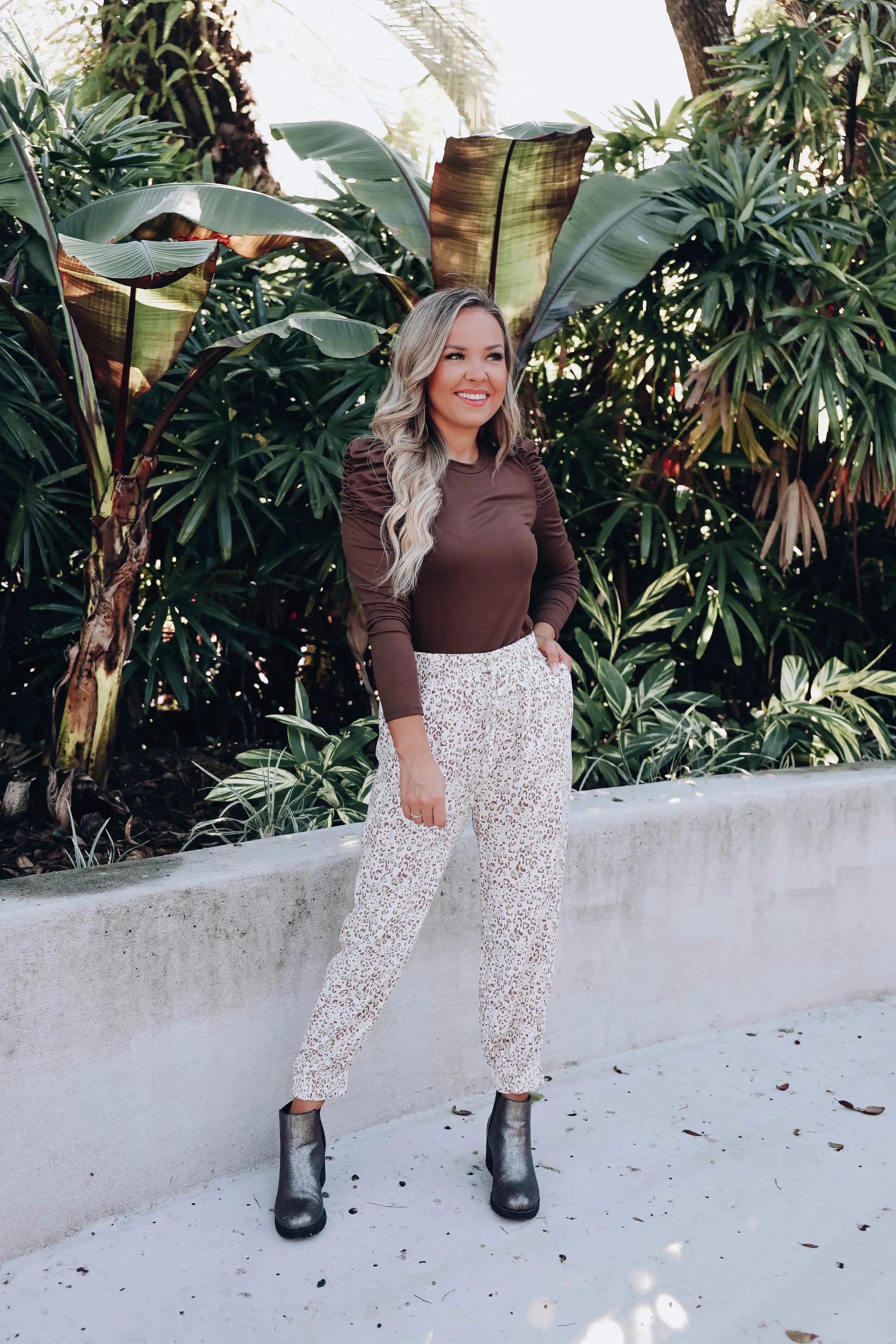 Poised Puff Shoulder Top - Coffee