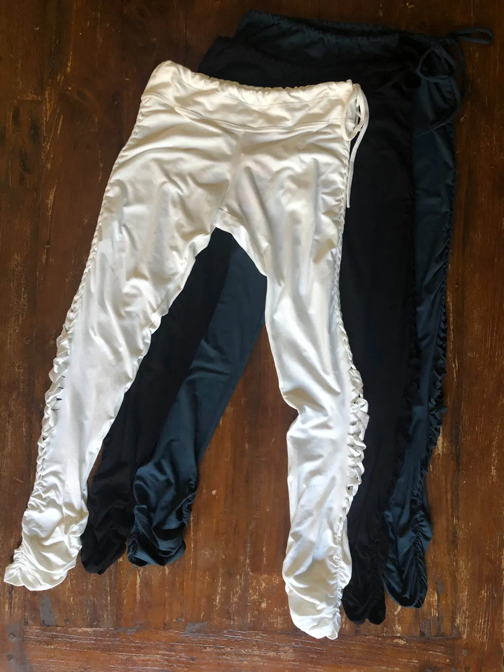 [Queen of Hearts] Bottoms: Audrey Leggings