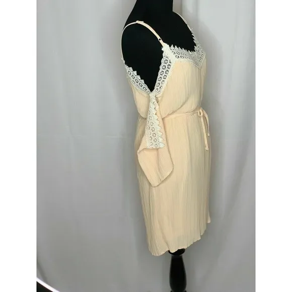 Romeo   Juliet Couture Peach Open Shoulder Short Sleeves Pleated Dress M