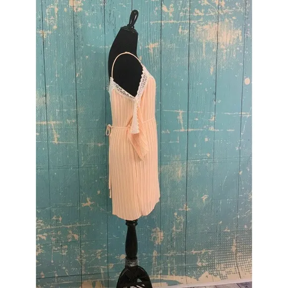 Romeo   Juliet Couture Peach Open Shoulder Short Sleeves Pleated Dress M