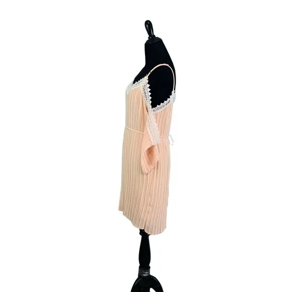 Romeo   Juliet Couture Peach Open Shoulder Short Sleeves Pleated Dress M