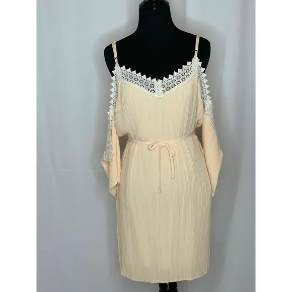 Romeo   Juliet Couture Peach Open Shoulder Short Sleeves Pleated Dress M