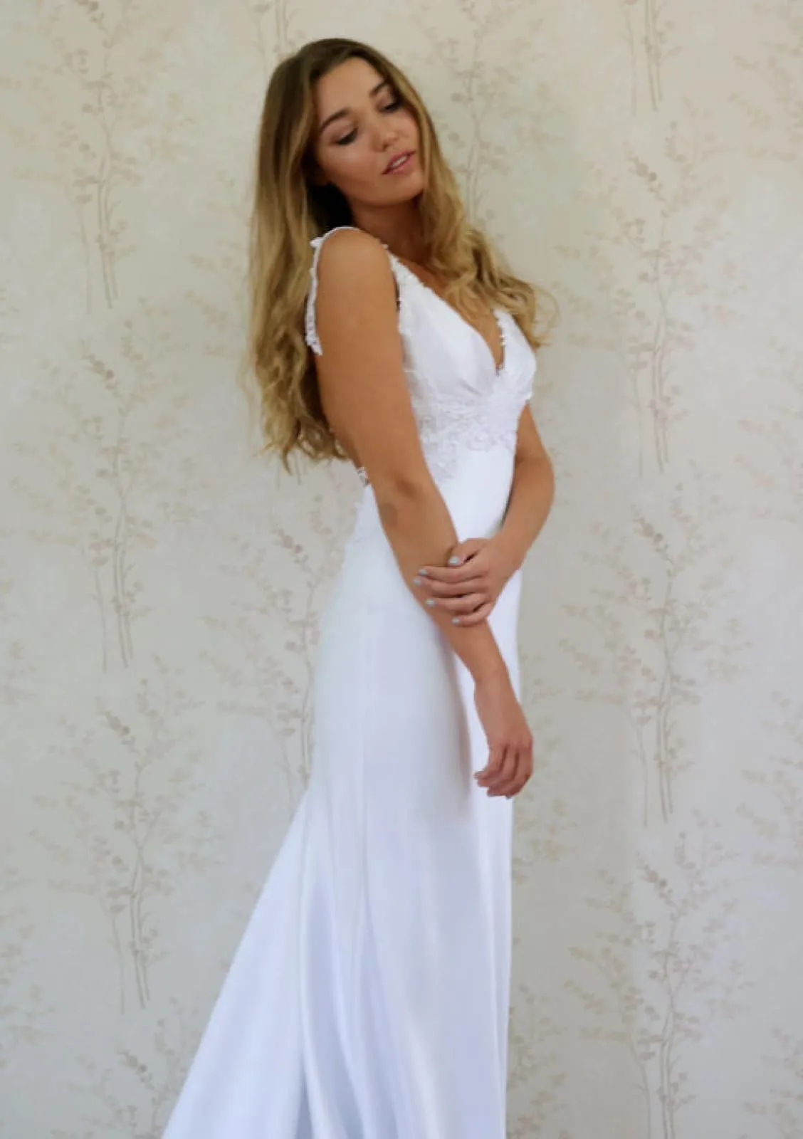 Sheath/Column V-Neck Sleeveless Court Satin Wedding Dress