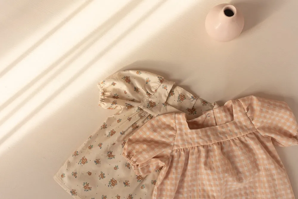Short-Sleeved Puffy Blouse - Gingham Peach
