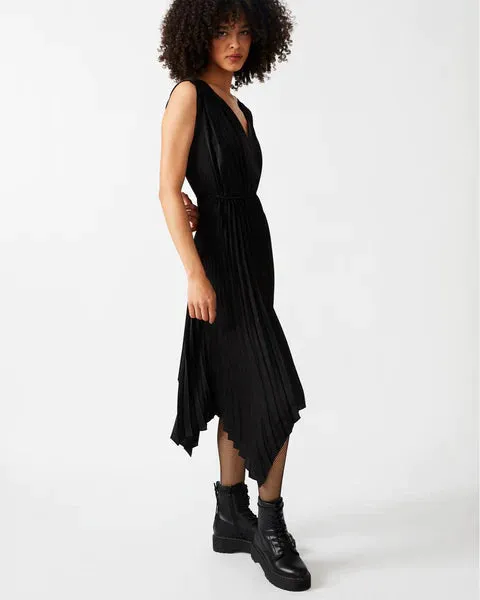 The Donna Dress by Steve Madden - Black