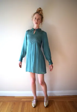 Vintage 1920s green silk satin tunic . size xs to small