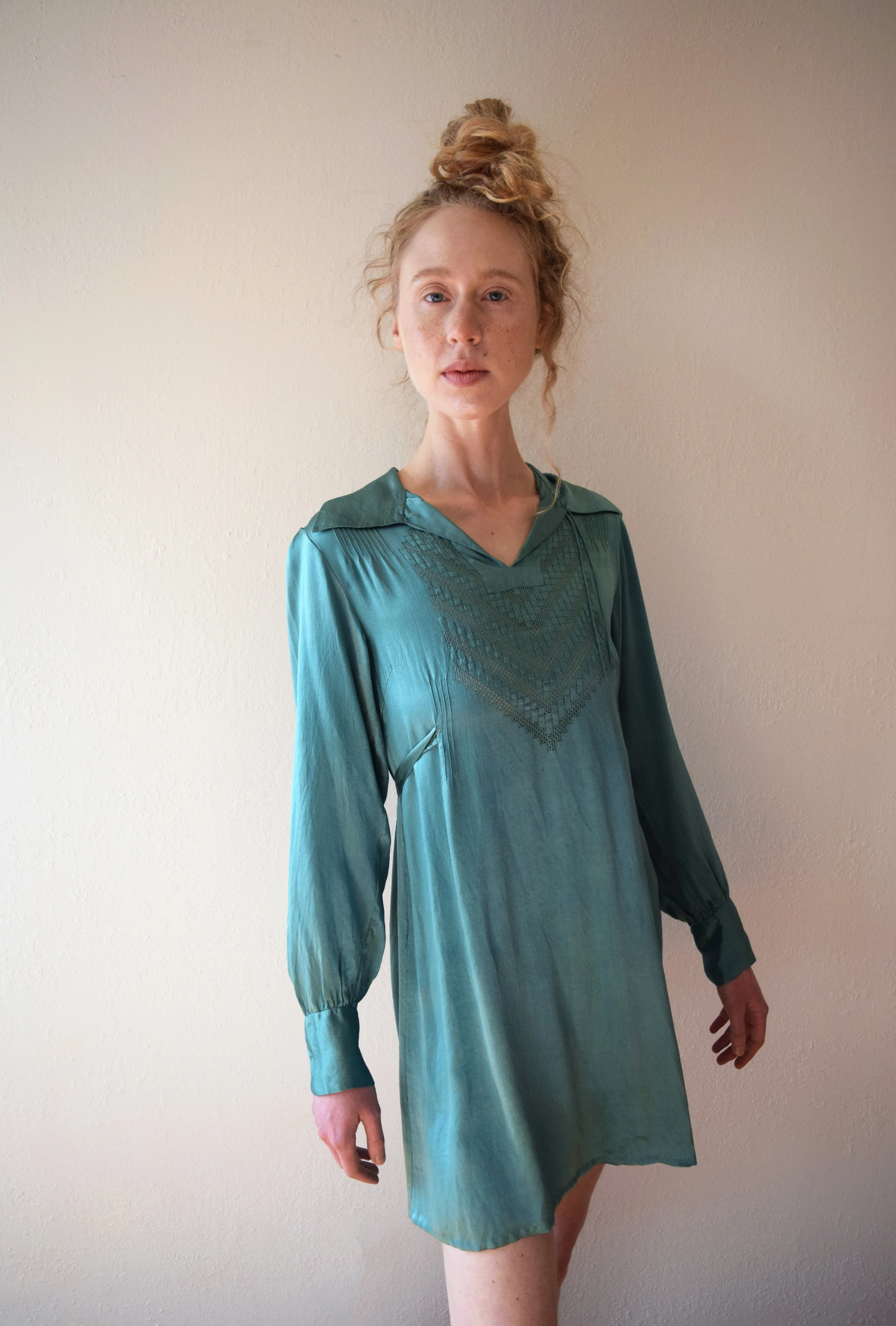 Vintage 1920s green silk satin tunic . size xs to small