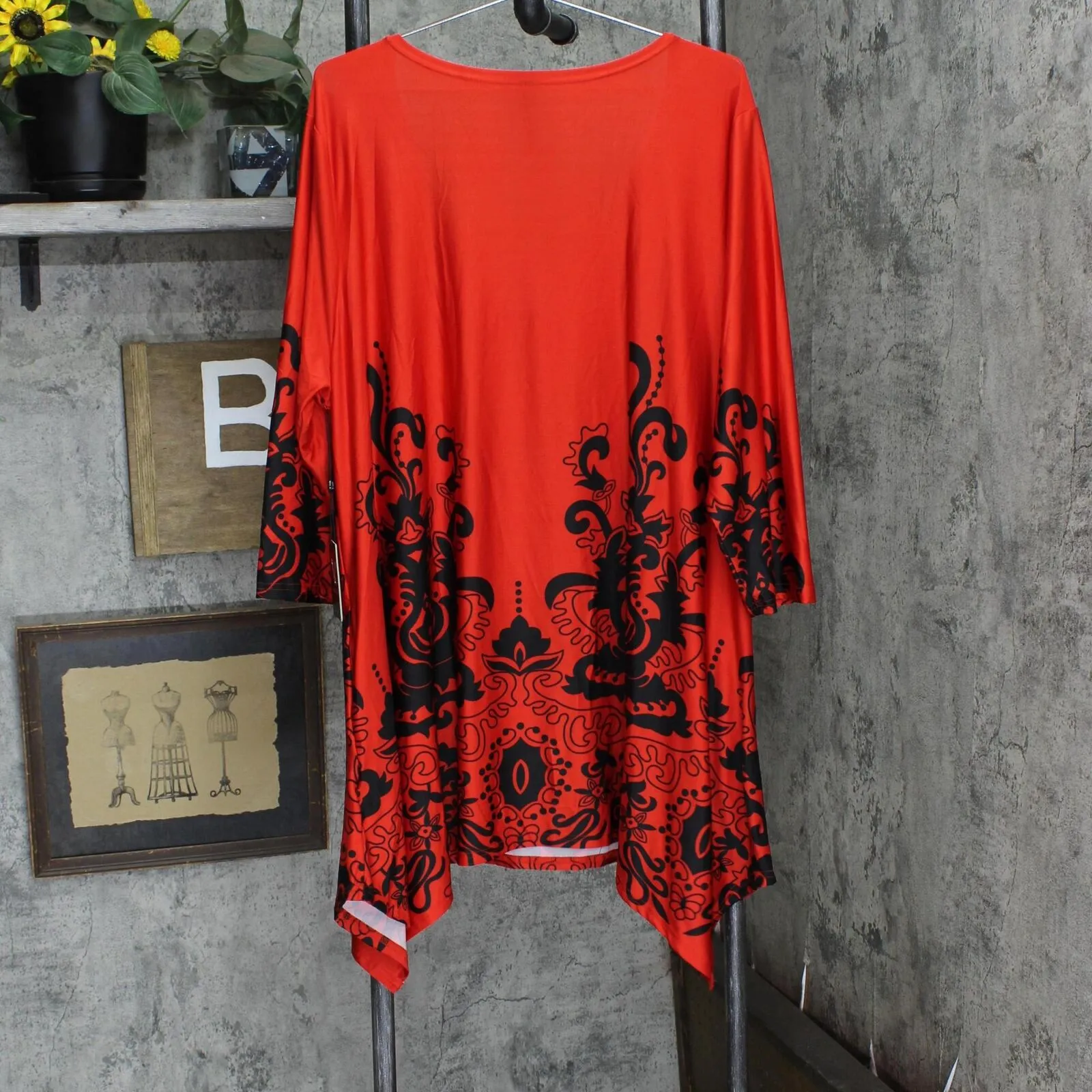 White Mark Plus Size Yanette Handkerchief Hem Tunic Top with Pockets PS1301Y