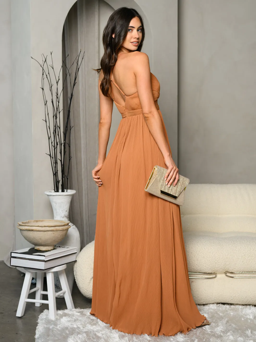 WOMEN'S SLEEVELESS PLEATS DETAILED CROSS OVER MAXI DRESS